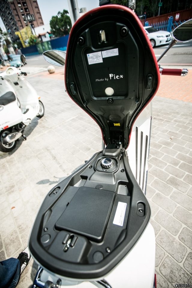 經典再現 - Vespa 946