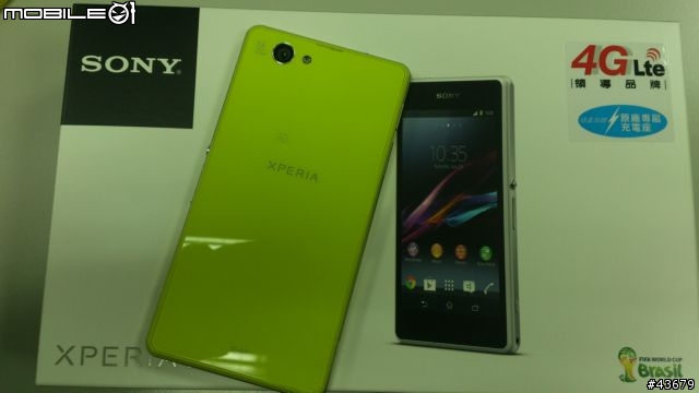 把 Z1 Compact 背蓋換成日版, 並把悠遊卡放進去