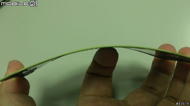 把 Z1 Compact 背蓋換成日版, 並把悠遊卡放進去