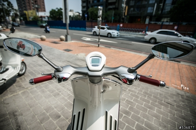 經典再現 - Vespa 946
