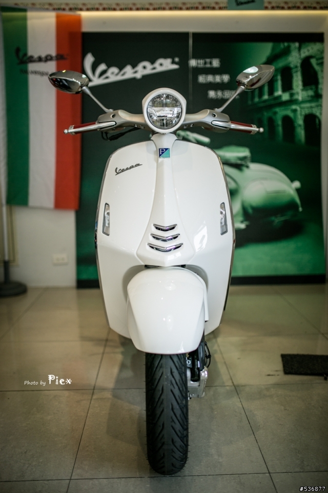 經典再現 - Vespa 946