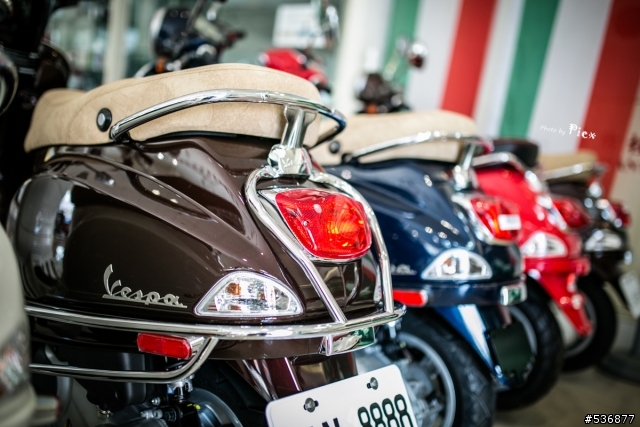經典再現 - Vespa 946