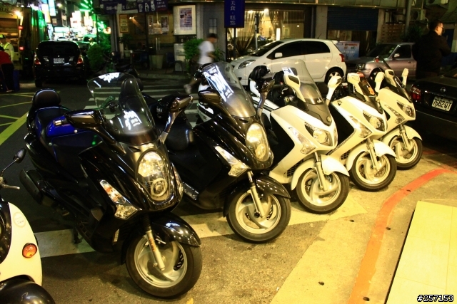 秉持舒適長途旅行"シャオ犬" Maxsym 400i ABS (偶爾更新)圖多