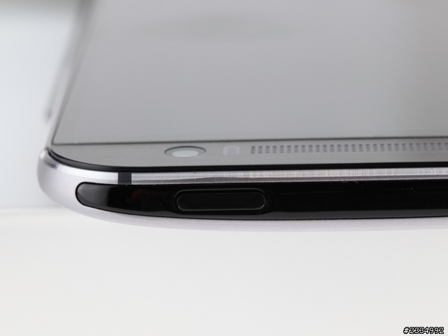 HTC One M8鑽石切邊是歪的!?