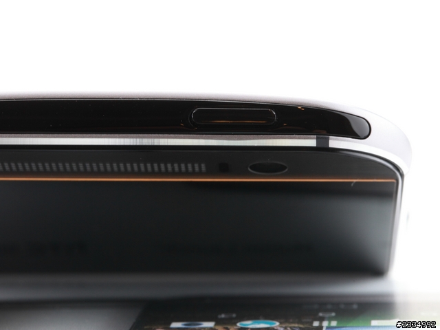 HTC One M8鑽石切邊是歪的!?