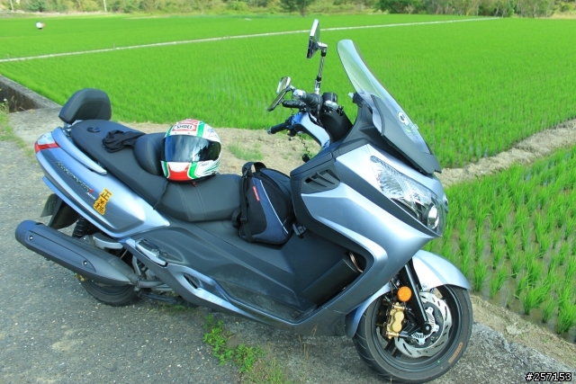 秉持舒適長途旅行"シャオ犬" Maxsym 400i ABS (偶爾更新)圖多