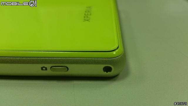 把 Z1 Compact 背蓋換成日版, 並把悠遊卡放進去