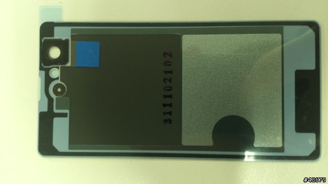 把 Z1 Compact 背蓋換成日版, 並把悠遊卡放進去