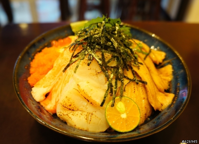 台南 復國路 【采田壽司】台南PRO級生魚片蓋飯~