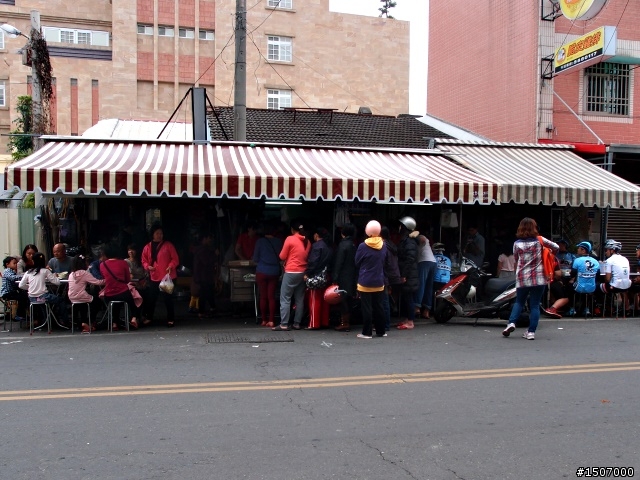 狼‧貓‧粿 的邂逅。