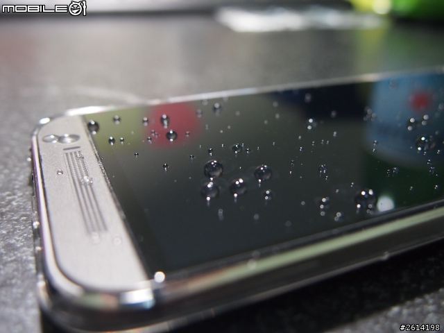 HTC M8 鋁料不明凹痕送保固回來立馬直上imos康寧保護貼