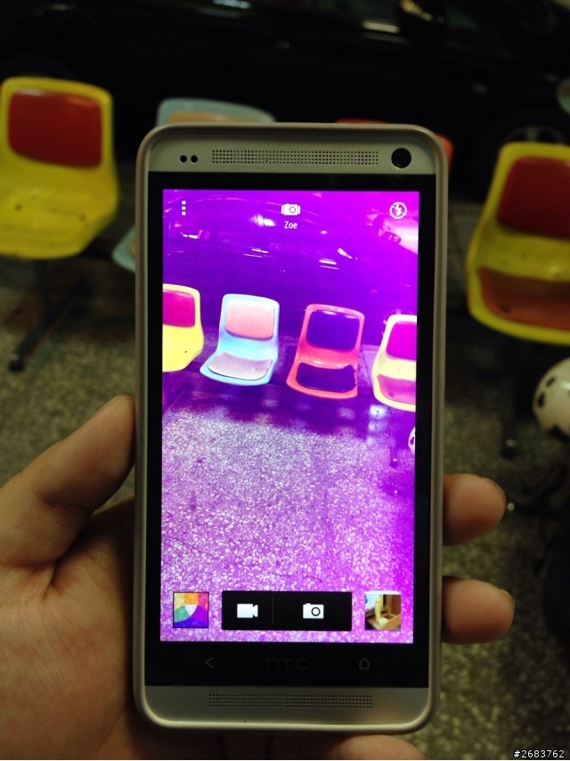 請問在光線不足時HTC NEWONE的拍攝問題