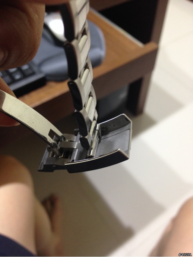 勞記116622某一節錶帶特別緊?