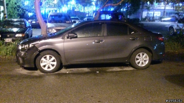 {求助}5/14更新 Altis 2014 車停在停車場 被倒車的撞到 請問這樣會傷到潰縮區嗎?