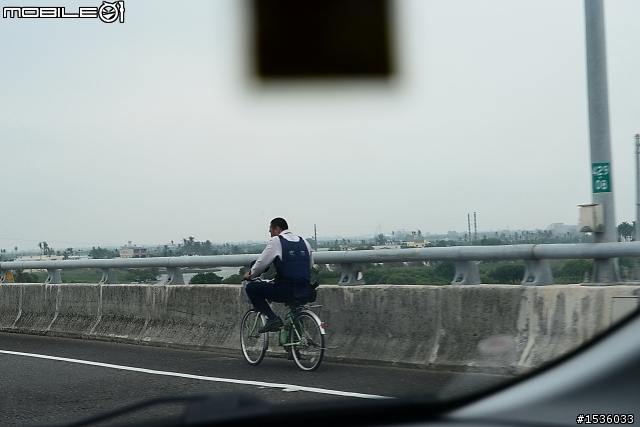 KUSO警察一下:EPB故障時,騎腳踏車比較快,但很辛苦。