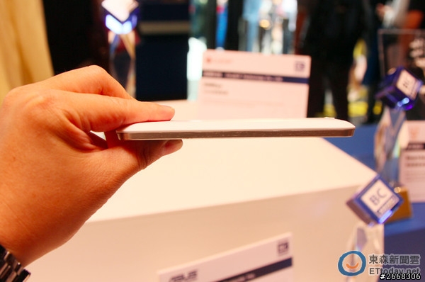 高階新機ASUS PadFone S 轟動中七月上市
