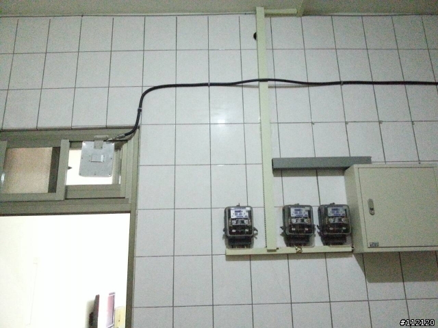 前一陣子在朋友的宿舍附近發現這類似基地台的設備?