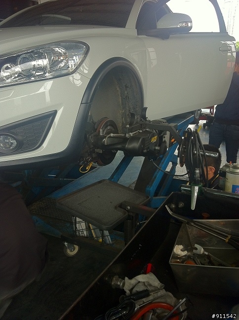 VOLVO C30 D4車碟盤以及ULTRA MOVER柏昂陶瓷來令片使用心得之我的碟盤長黑斑....