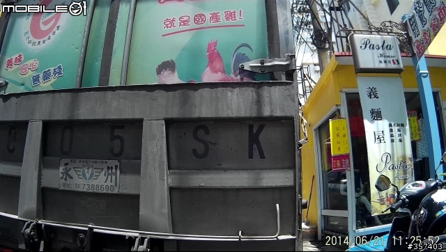 三寶的眼中只看得見自己的車.....