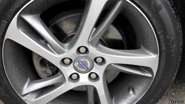 VOLVO C30 D4車碟盤以及ULTRA MOVER柏昂陶瓷來令片使用心得之我的碟盤長黑斑....