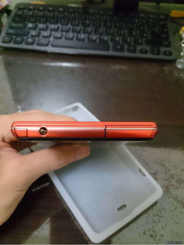 docomo sharp sh-04F 橘色開箱! (圖多