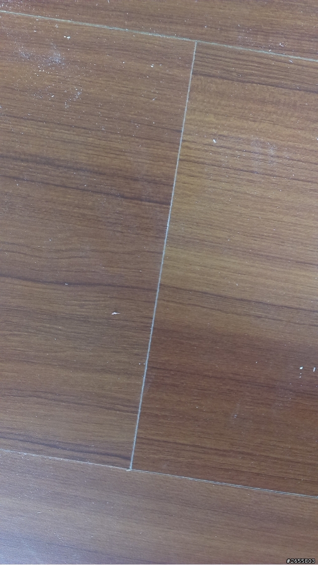 請問一下家裡面做水泥地+耐磨木地板 這樣做是否有問題?