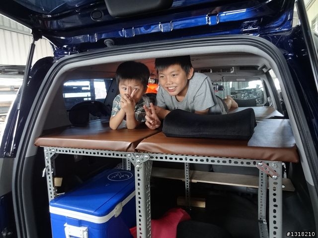 親子旅遊-Zinger改裝車中床