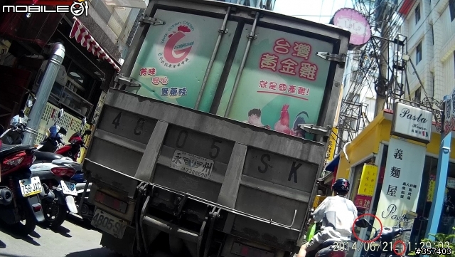 三寶的眼中只看得見自己的車.....