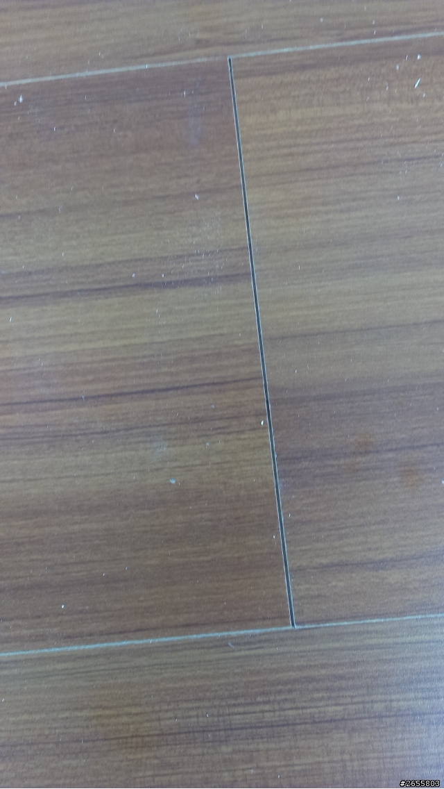 請問一下家裡面做水泥地+耐磨木地板 這樣做是否有問題?