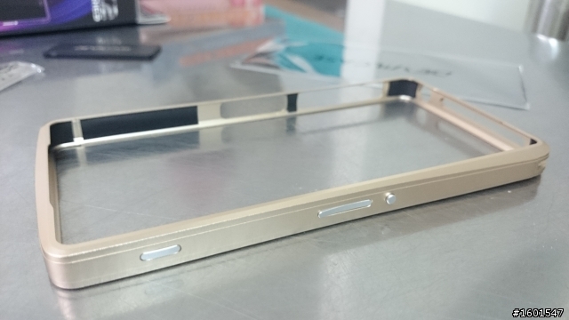 【簡單開箱】 SONY Z2 惡魔鋁合金保護框(金)
