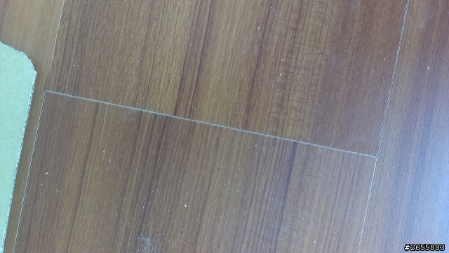 請問一下家裡面做水泥地+耐磨木地板 這樣做是否有問題?