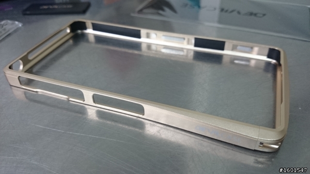 【簡單開箱】 SONY Z2 惡魔鋁合金保護框(金)