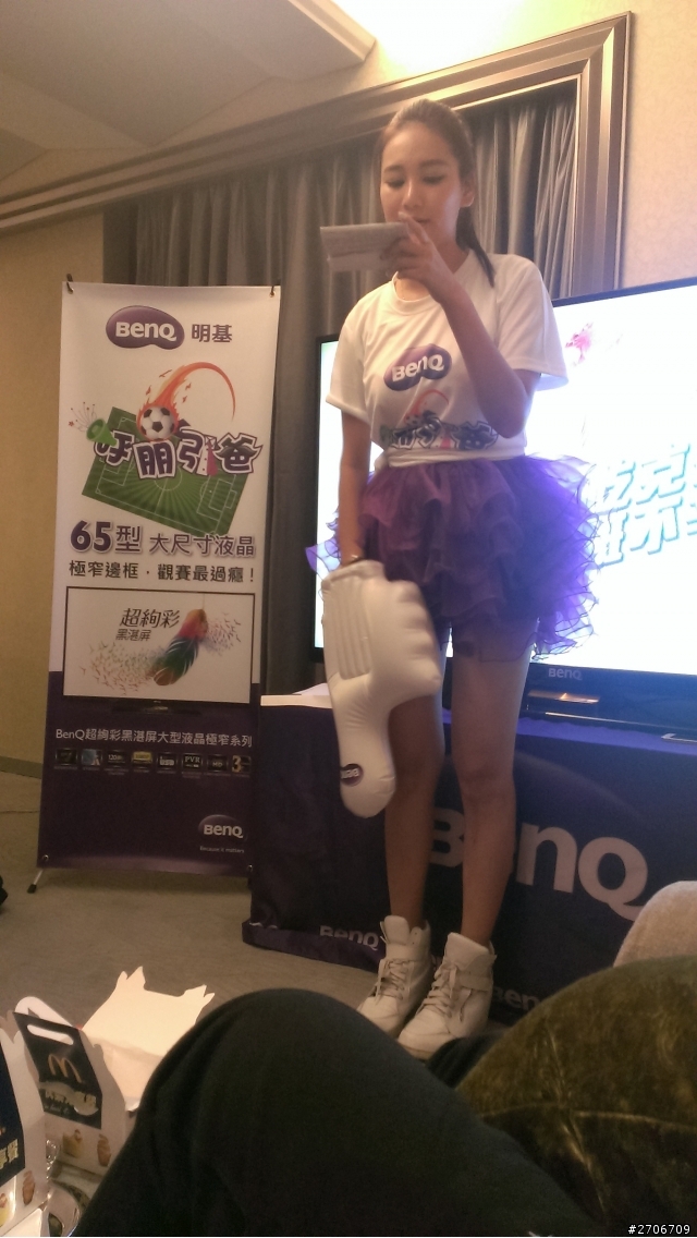 BenQ 大尺寸電視看世足賽好過癮