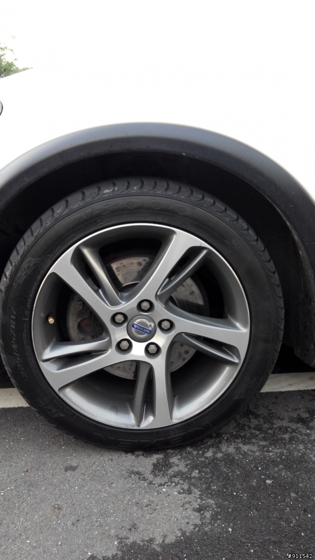 VOLVO C30 D4車碟盤以及ULTRA MOVER柏昂陶瓷來令片使用心得之我的碟盤長黑斑....