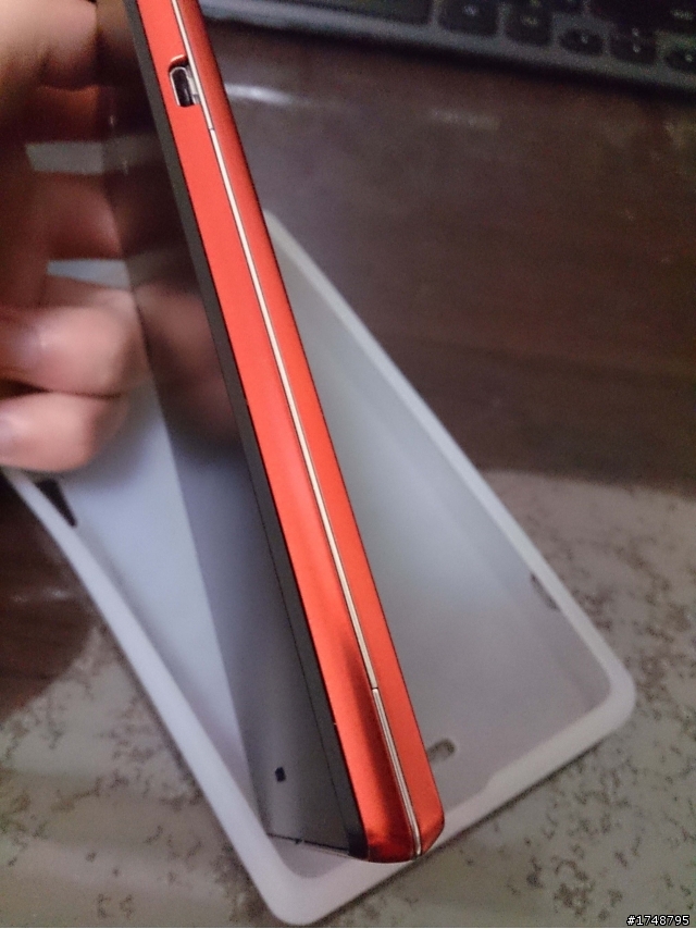 docomo sharp sh-04F 橘色開箱! (圖多