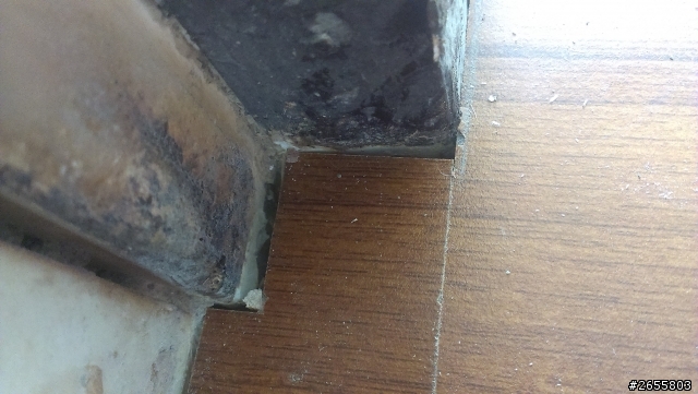 請問一下家裡面做水泥地+耐磨木地板 這樣做是否有問題?