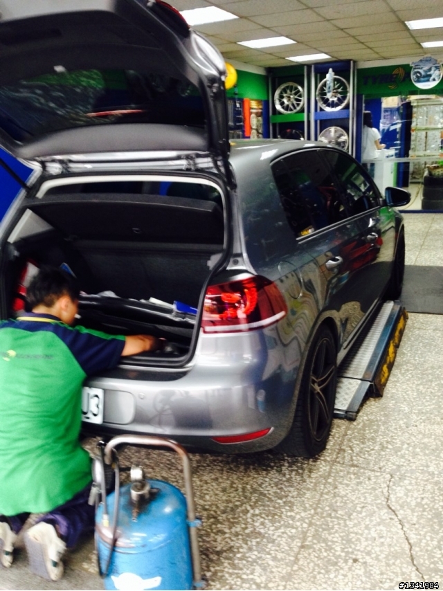 Golf 6 1.6 TDI 更換米其林 Pilot Sport 3 225/45/17