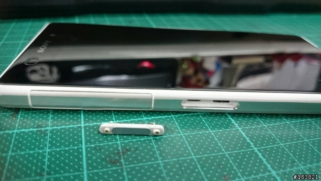 請注意Z2的磁充及後面衍生的防水問題