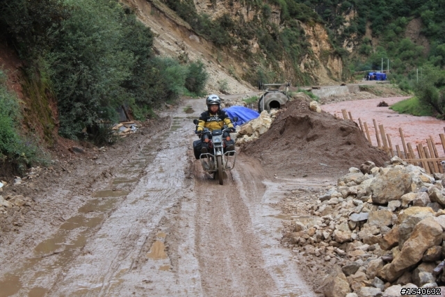 大陸 廣東佛山小黃蜂進藏-----崎嶇的線路,悲慘的收局!-----行程4