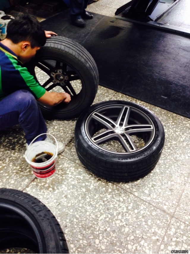 Golf 6 1.6 TDI 更換米其林 Pilot Sport 3 225/45/17
