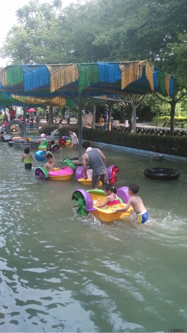 台南鴨莊(全台最大親子氣墊,大人小孩都喜歡)