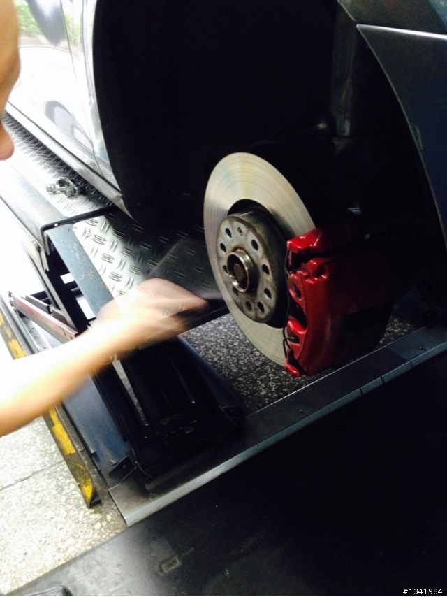 Golf 6 1.6 TDI 更換米其林 Pilot Sport 3 225/45/17