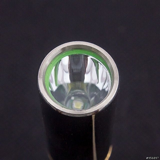 分享最近拿到的幾支不鏽鋼袖珍手電筒