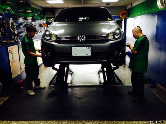 Golf 6 1.6 TDI 更換米其林 Pilot Sport 3 225/45/17