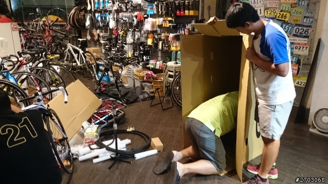 【2014絲路尋騎】出發前的裝箱...費了很大的工夫!