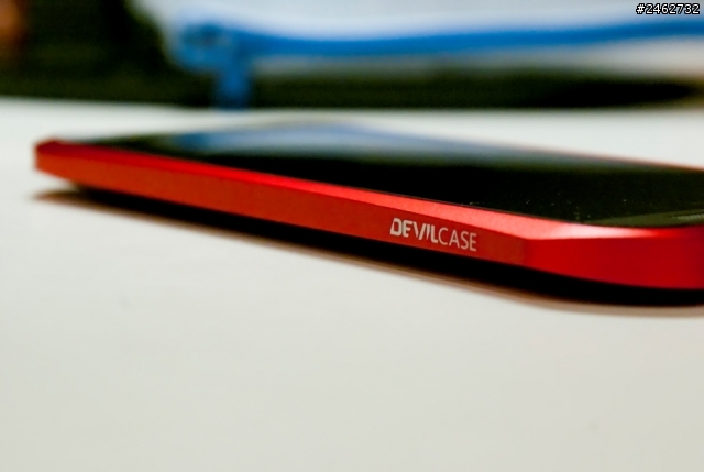 【Unboxing】DEVILCASE 鋁合金M8手機保護框開箱,同場加映多色彩髮絲紋機身貼紙
