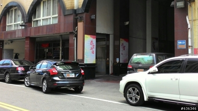 8361的車主...你的五分鐘借停...造成我們一整天的不方便