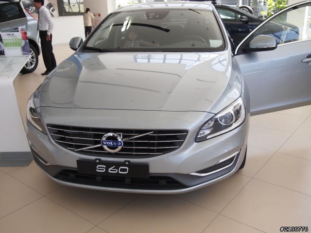 延伸觀感,Q50 2.0T vs S60