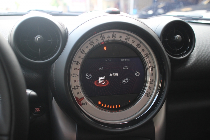 Mini Countryman Cooper True Blue 行李架開箱....
