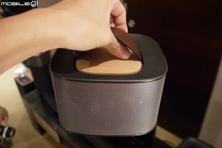 隨音樂起伏 PHILIPS 環繞劇院 Fidelio E5 體驗分享高品味的音質